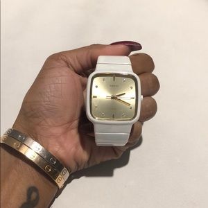 100% AUTHENTIC Rado white ceramic watch with gold and diamonds. GREAT condition